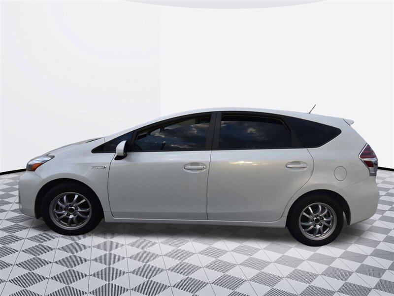 2016 Toyota Prius v Two   - Photo 4 - Midway City, CA 92655