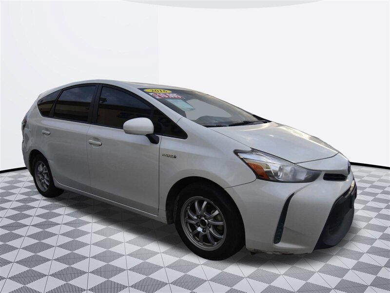 2016 Toyota Prius v Two   - Photo 3 - Midway City, CA 92655