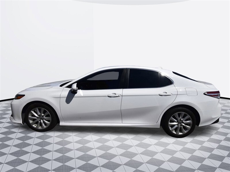 2019 Toyota Camry LE   - Photo 5 - Midway City, CA 92655