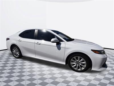 2019 Toyota Camry LE   - Photo 4 - Midway City, CA 92655