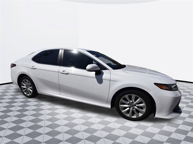2019 Toyota Camry LE   - Photo 4 - Midway City, CA 92655