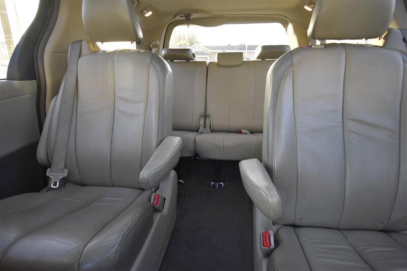 2013 Toyota Sienna Limited*AWD*NAVIGATION*TV/DVD   - Photo 10 - Midway City, CA 92655
