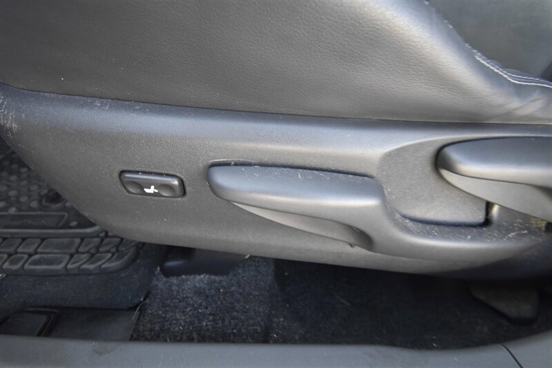 2014 Toyota Prius v Five - Photo 15 - Midway City, CA 92655