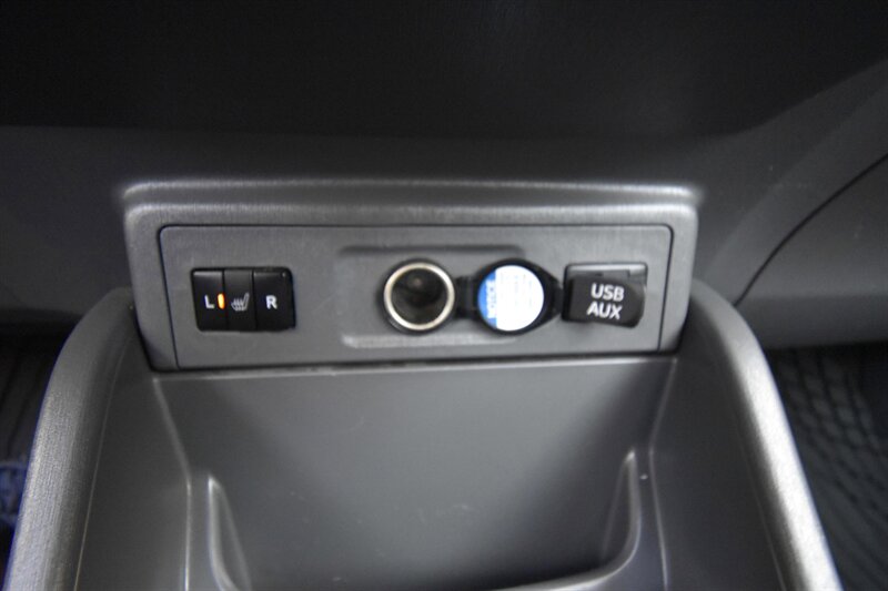 2014 Toyota Prius v Five - Photo 17 - Midway City, CA 92655