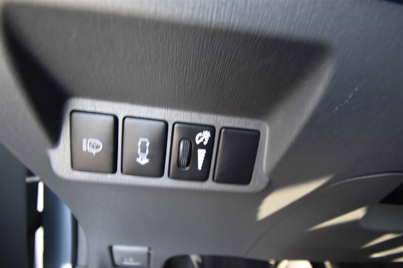 2014 Toyota Prius v Five - Photo 18 - Midway City, CA 92655