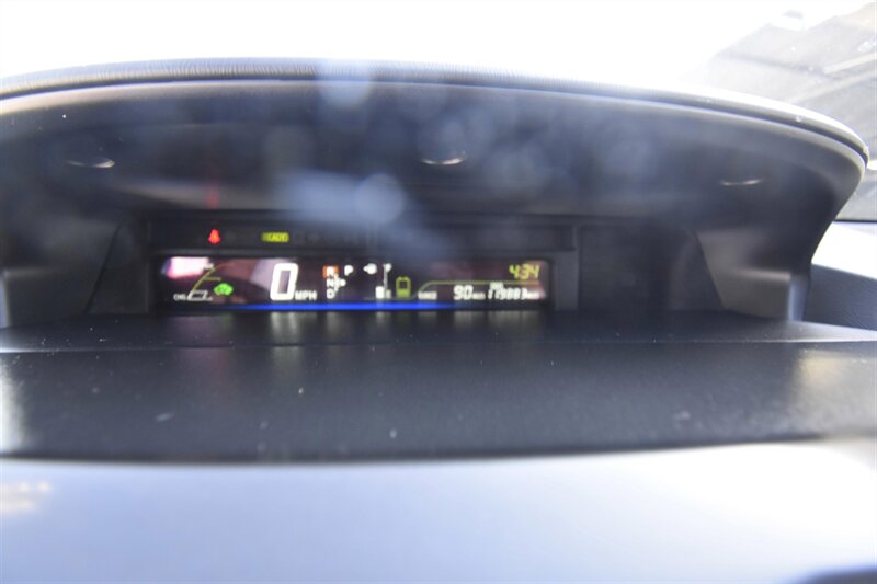 2014 Toyota Prius v Five - Photo 16 - Midway City, CA 92655