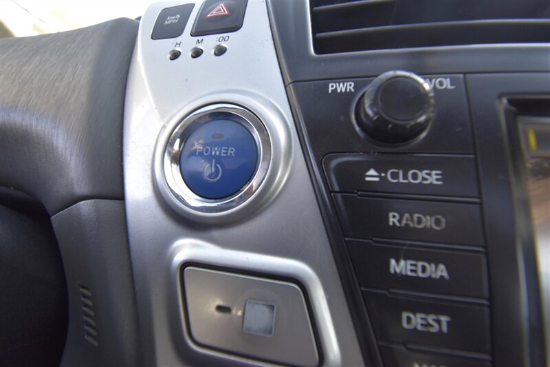 2014 Toyota Prius v Five - Photo 14 - Midway City, CA 92655