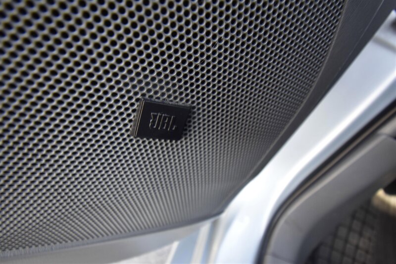 2014 Toyota Prius v Five - Photo 19 - Midway City, CA 92655