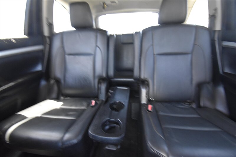 2019 Toyota Highlander XLE - Photo 11 - Midway City, CA 92655