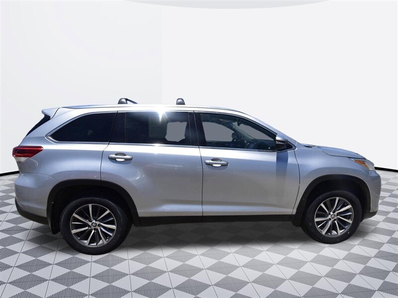 2019 Toyota Highlander XLE - Photo 5 - Midway City, CA 92655