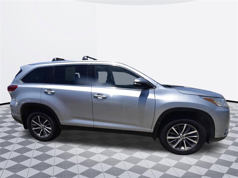 2019 Toyota Highlander XLE - Photo 6 - Midway City, CA 92655