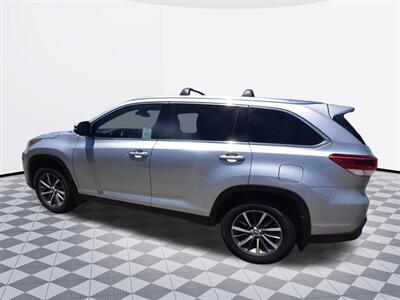 2019 Toyota Highlander XLE - Photo 3 - Midway City, CA 92655