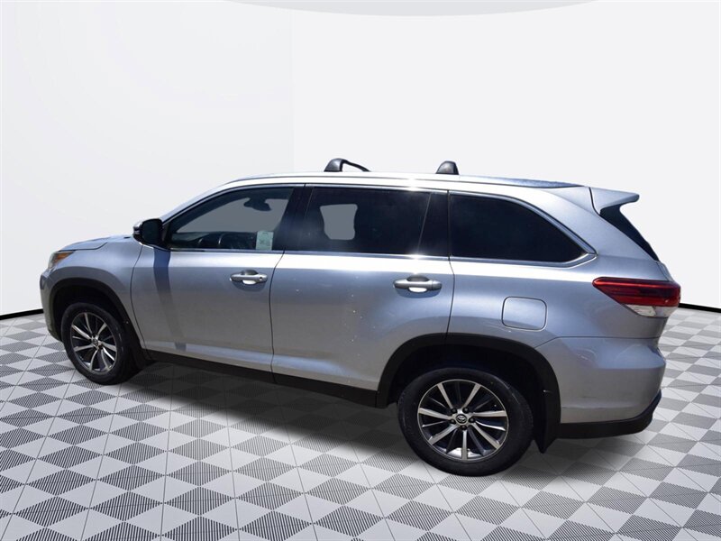 2019 Toyota Highlander XLE - Photo 3 - Midway City, CA 92655