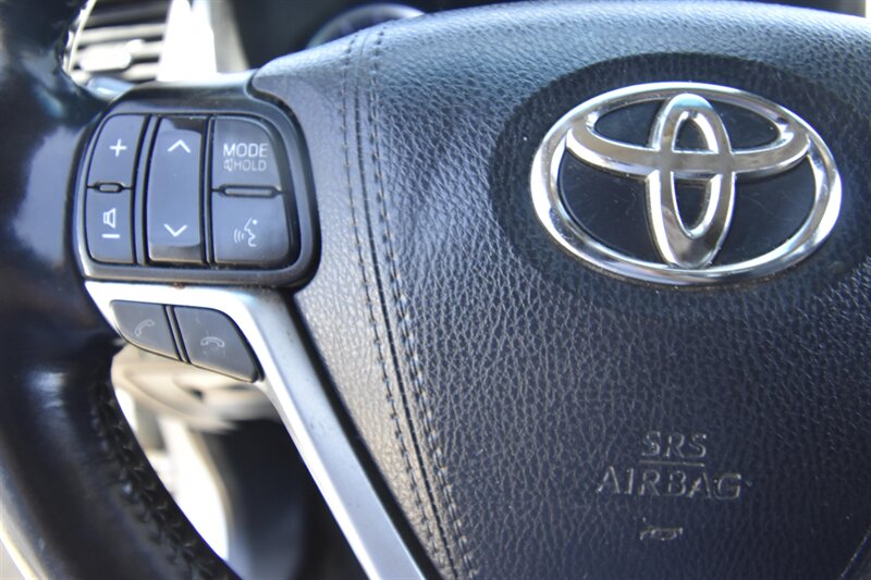 2019 Toyota Highlander XLE - Photo 14 - Midway City, CA 92655