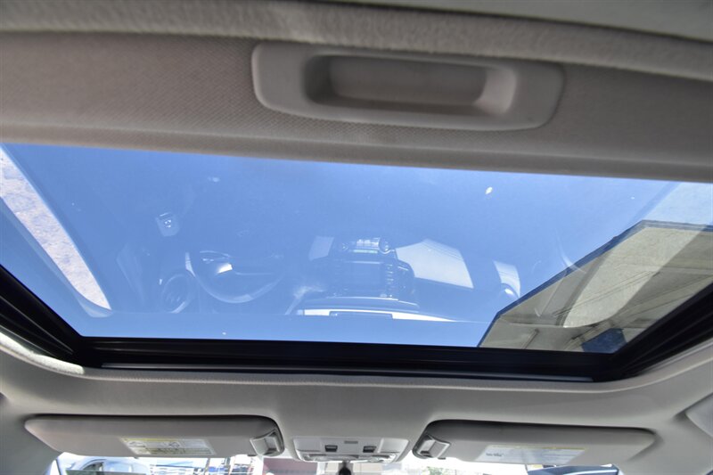 2015 Toyota RAV4 XLE   - Photo 14 - Midway City, CA 92655