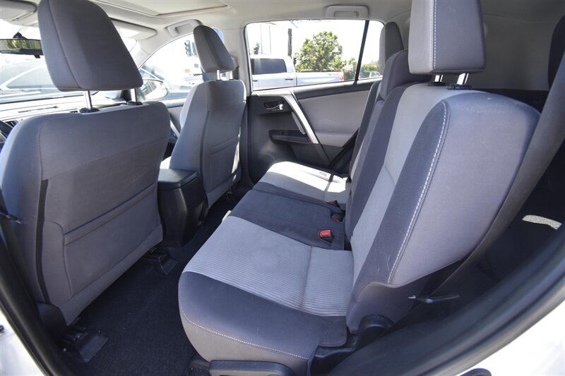 2015 Toyota RAV4 XLE   - Photo 10 - Midway City, CA 92655