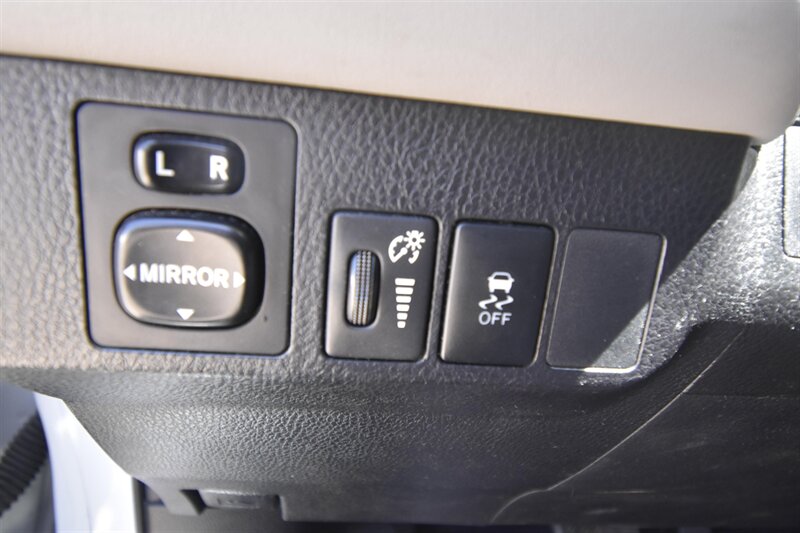 2015 Toyota RAV4 XLE   - Photo 25 - Midway City, CA 92655