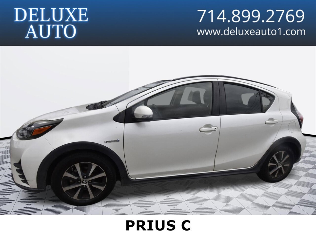 2019 Toyota Prius c L's photo