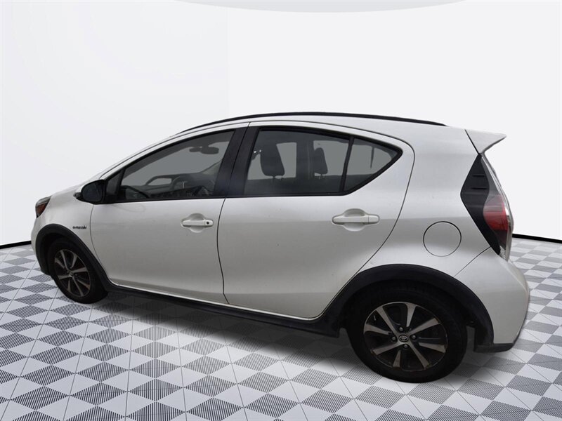 2019 Toyota Prius c Technology - Photo 6 - Midway City, CA 92655