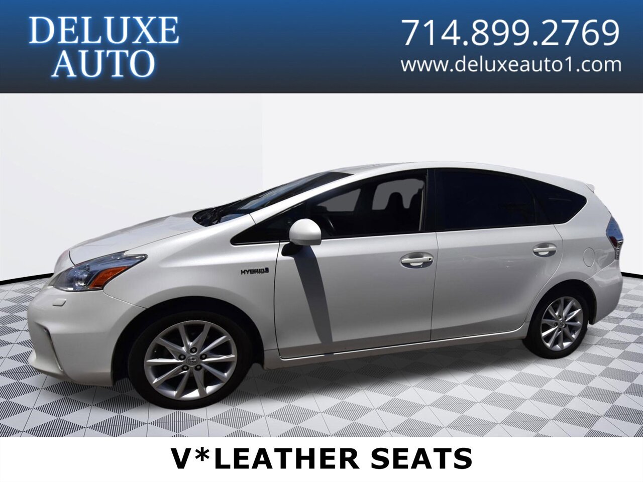 2014 Toyota Prius v Five's photo