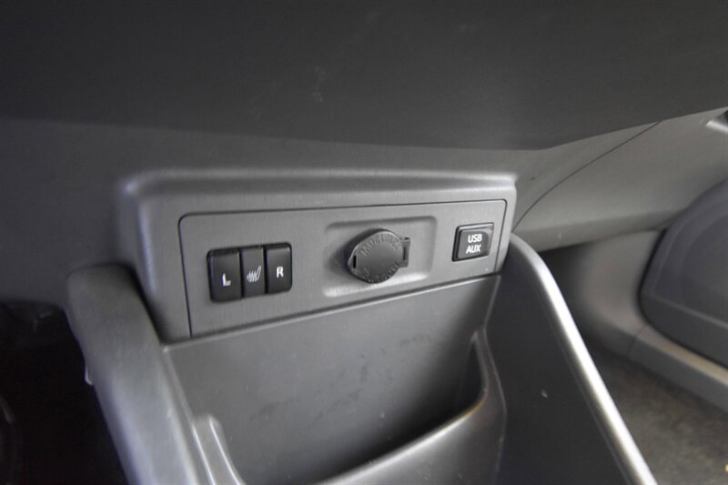 2014 Toyota Prius v Five   - Photo 14 - Midway City, CA 92655