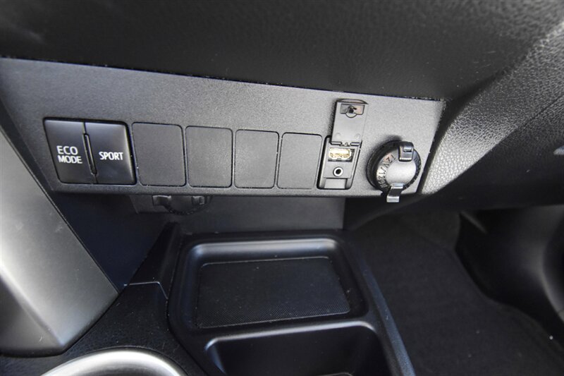 2013 Toyota RAV4 XLE   - Photo 12 - Midway City, CA 92655