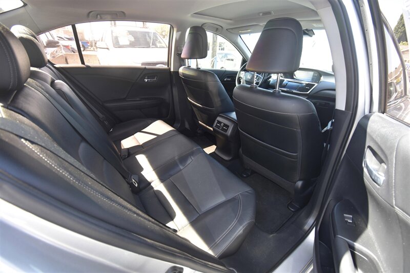 2015 Honda Accord Touring   - Photo 10 - Midway City, CA 92655