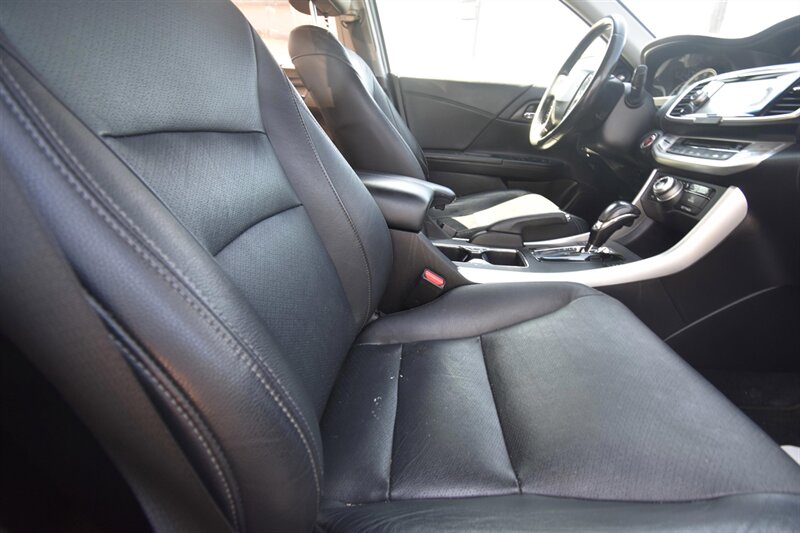 2015 Honda Accord Touring   - Photo 11 - Midway City, CA 92655