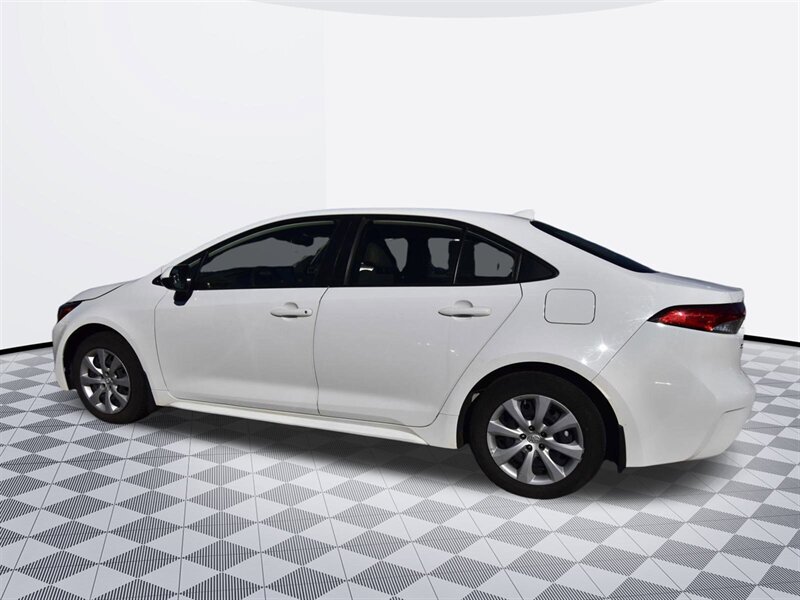 2020 Toyota Corolla LE   - Photo 3 - Midway City, CA 92655