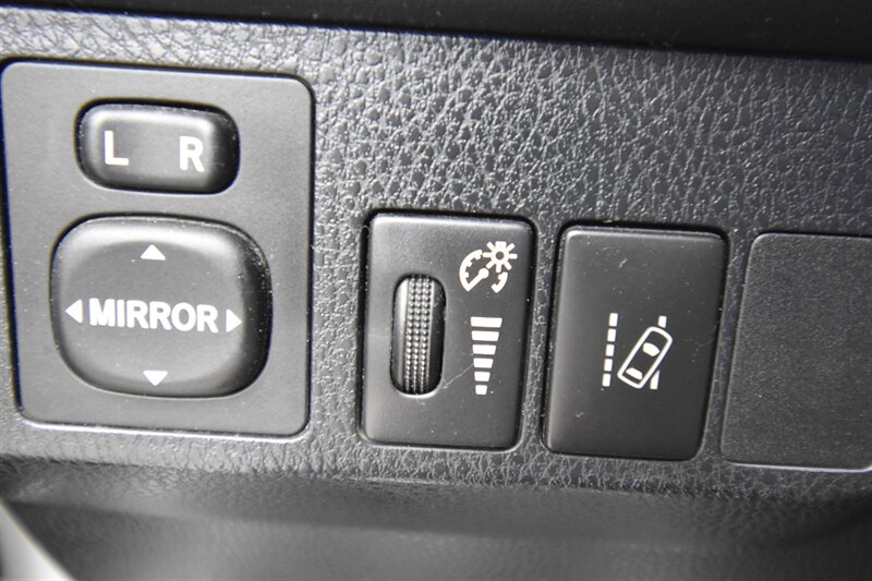 2018 Toyota RAV4 Hybrid Hybrid Limited   - Photo 14 - Midway City, CA 92655
