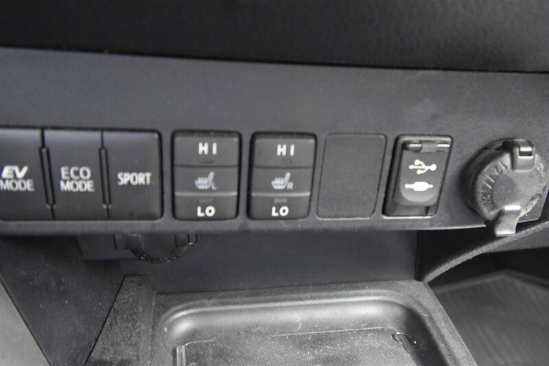 2018 Toyota RAV4 Hybrid Hybrid Limited   - Photo 11 - Midway City, CA 92655