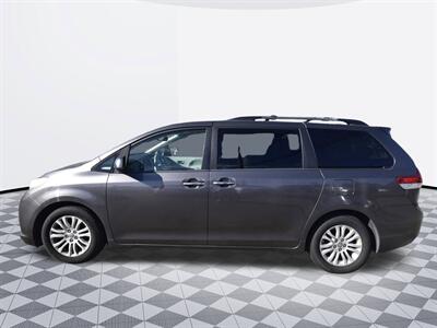 2012 Toyota Sienna XLE 7-Passenger Auto Acce - Photo 2 - Midway City, CA 92655