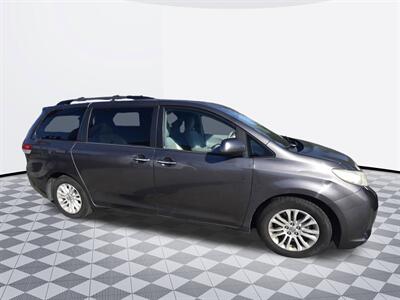 2012 Toyota Sienna XLE 7-Passenger Auto Acce - Photo 6 - Midway City, CA 92655
