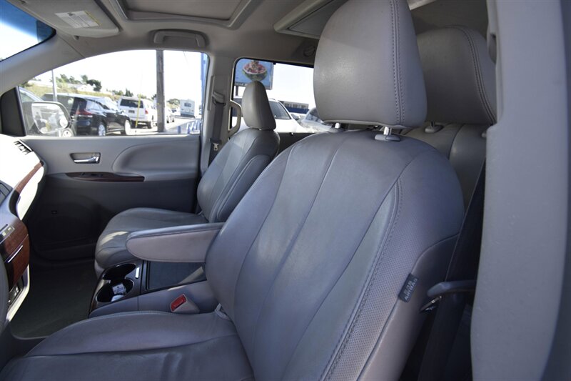 2012 Toyota Sienna XLE 7-Passenger Auto Acce - Photo 10 - Midway City, CA 92655