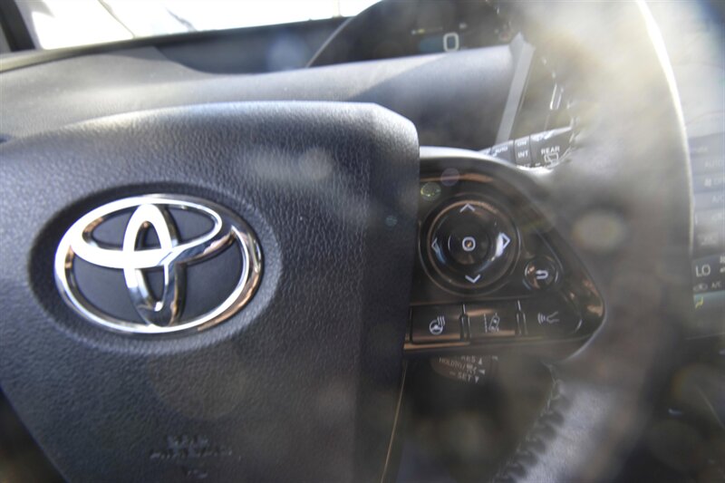 2019 Toyota Prius Limited   - Photo 18 - Midway City, CA 92655