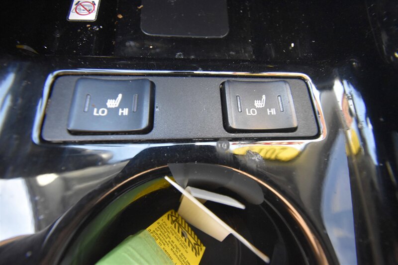 2019 Toyota Prius Limited   - Photo 15 - Midway City, CA 92655