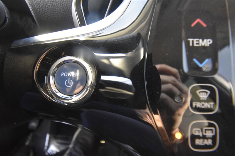 2019 Toyota Prius Limited   - Photo 16 - Midway City, CA 92655