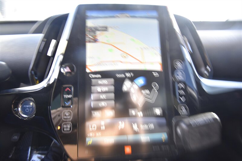 2019 Toyota Prius Limited   - Photo 8 - Midway City, CA 92655