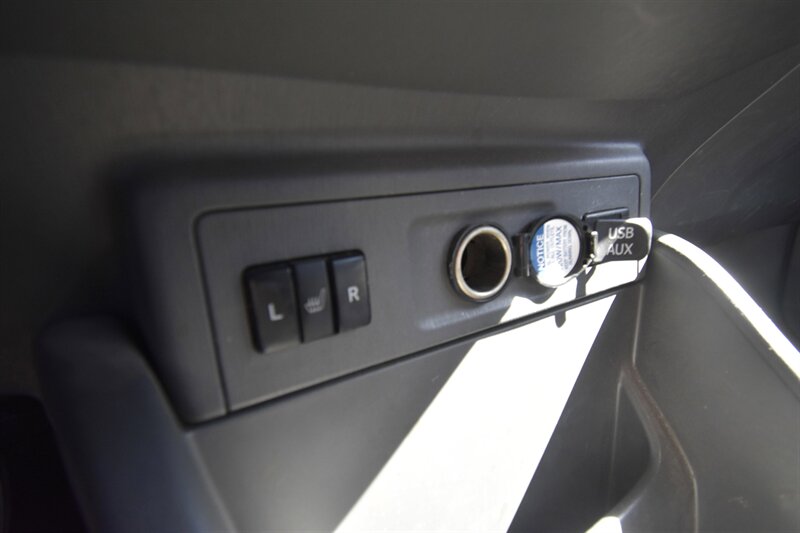 2013 Toyota Prius v Five - Photo 13 - Midway City, CA 92655