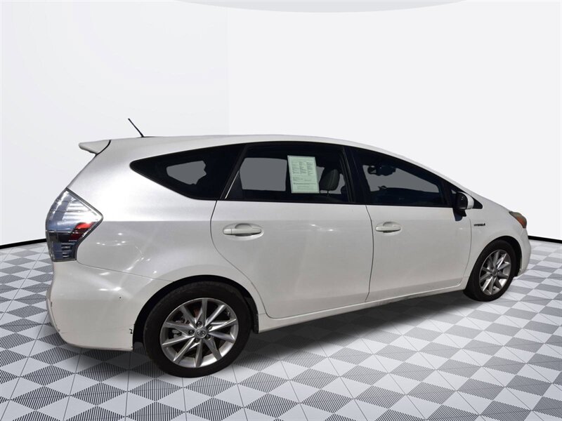 2013 Toyota Prius v Five - Photo 5 - Midway City, CA 92655