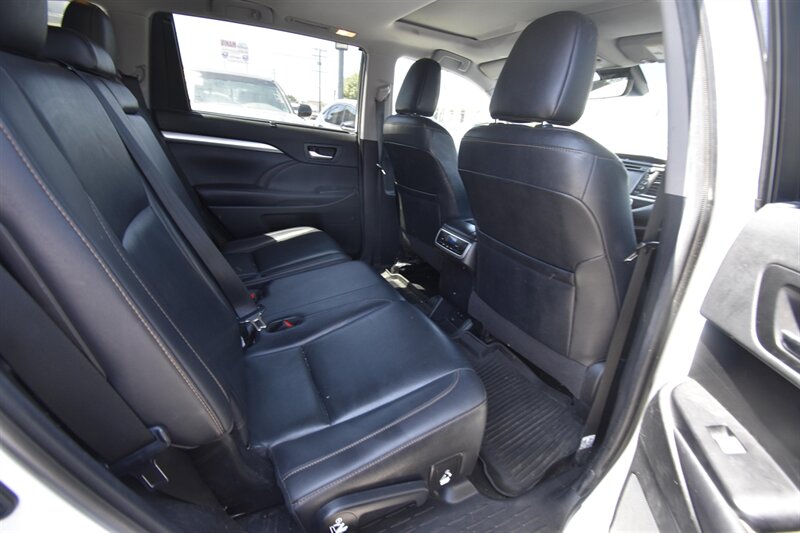 2019 Toyota Highlander Hybrid Hybrid XLE   - Photo 10 - Midway City, CA 92655