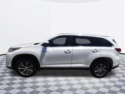 2019 Toyota Highlander Hybrid Hybrid XLE   - Photo 2 - Midway City, CA 92655