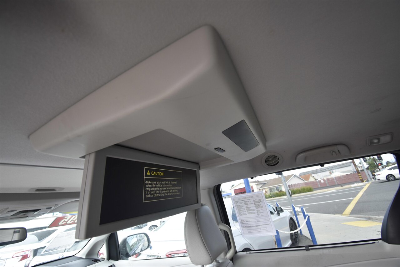 2012 Toyota Sienna XLE - Photo 11