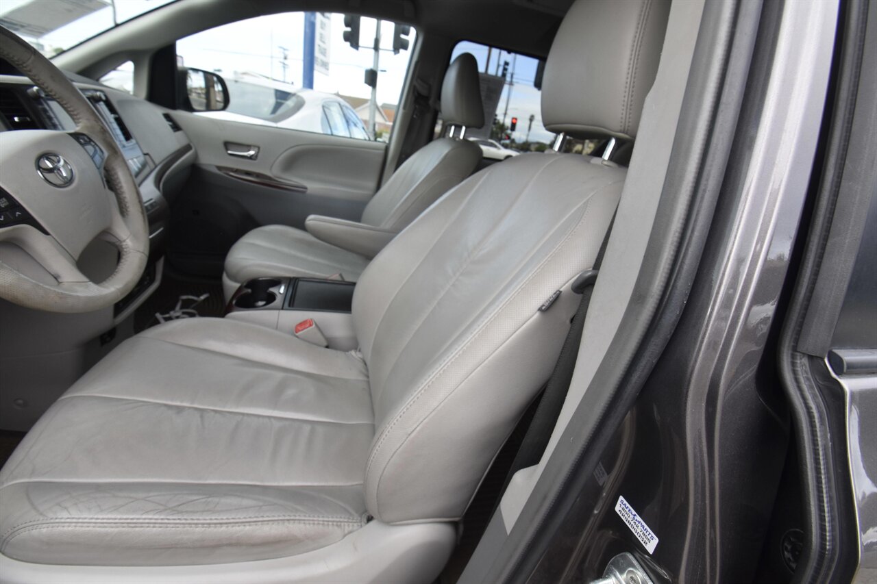 2012 Toyota Sienna XLE - Photo 8