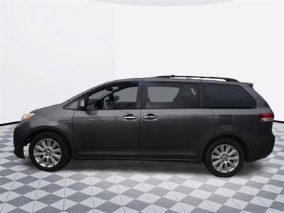 2012 Toyota Sienna Limited 7-Passenger   - Photo 2 - Midway City, CA 92655