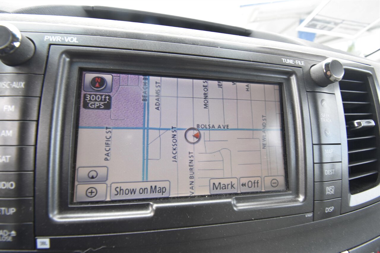 2012 Toyota Sienna XLE - Photo 12