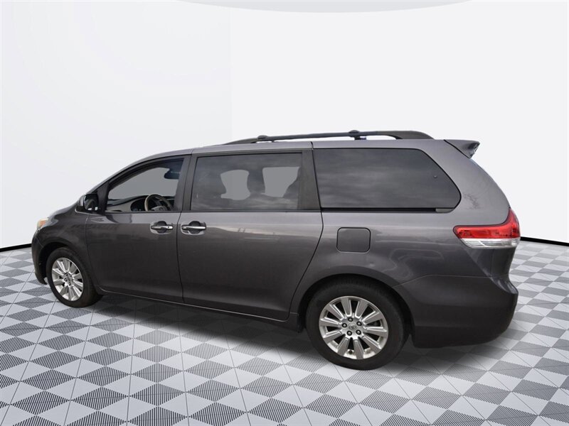 2012 Toyota Sienna Limited 7-Passenger - Photo 5 - Midway City, CA 92655