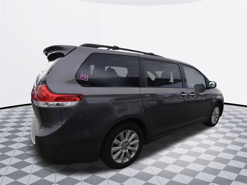 2012 Toyota Sienna Limited 7-Passenger   - Photo 4 - Midway City, CA 92655