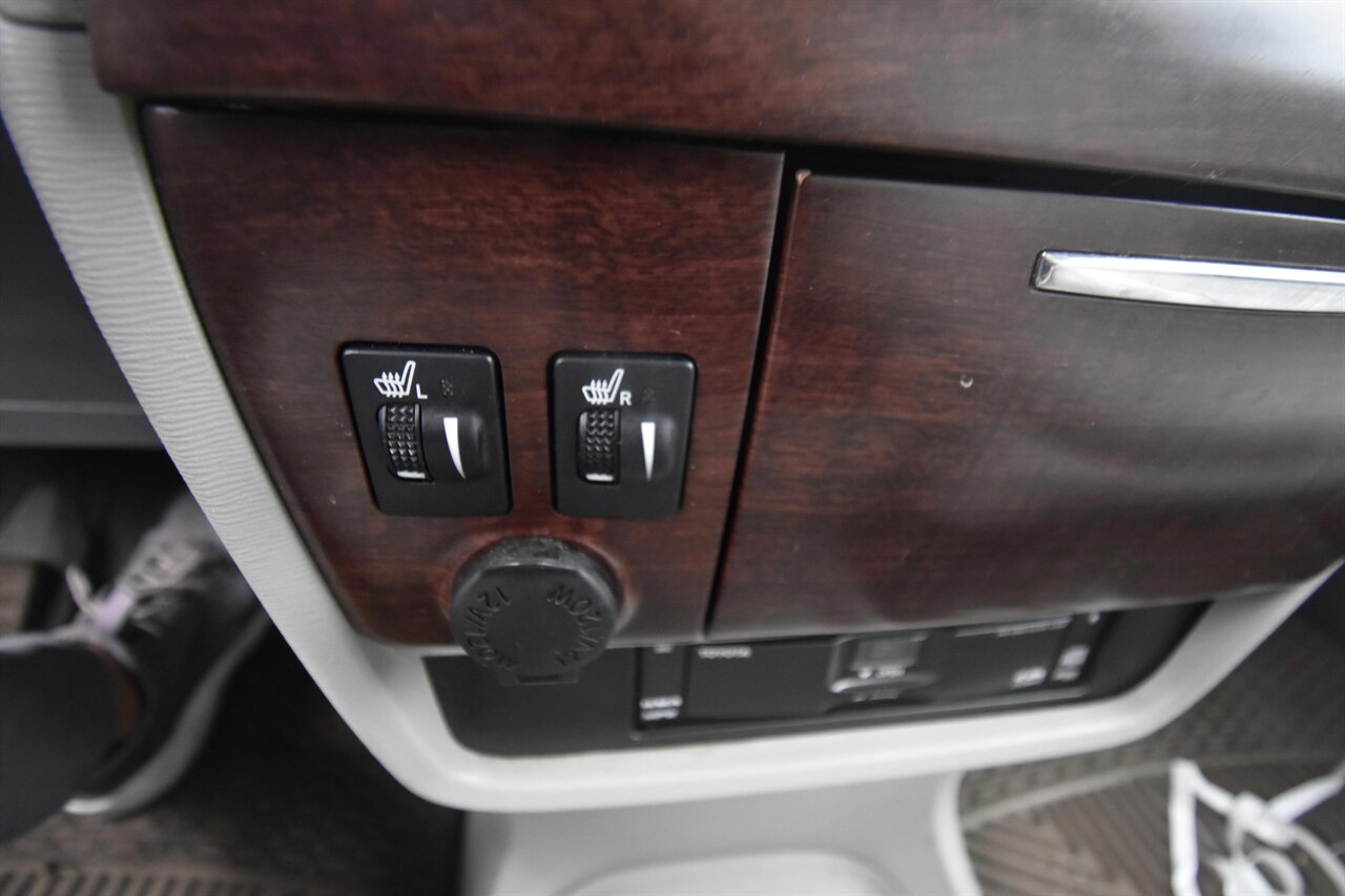 2012 Toyota Sienna XLE - Photo 14
