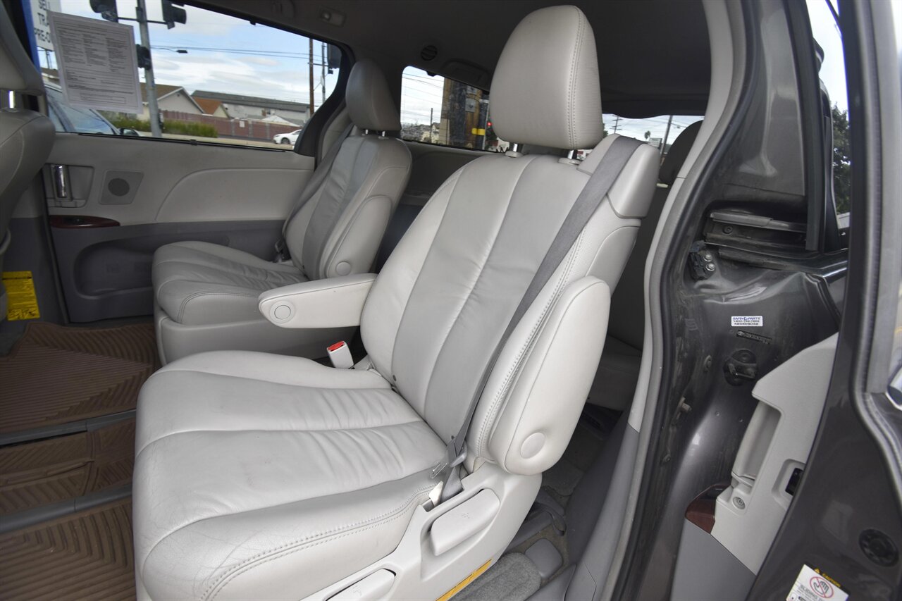 2012 Toyota Sienna XLE - Photo 9